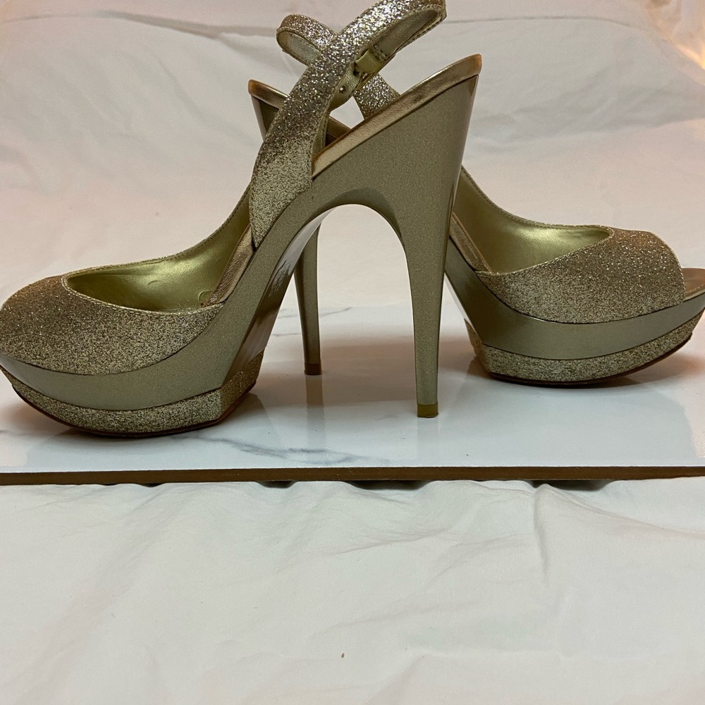 Pella Moda  Gleam Gold Glitter size 7 1/2 platform gold slingbacks